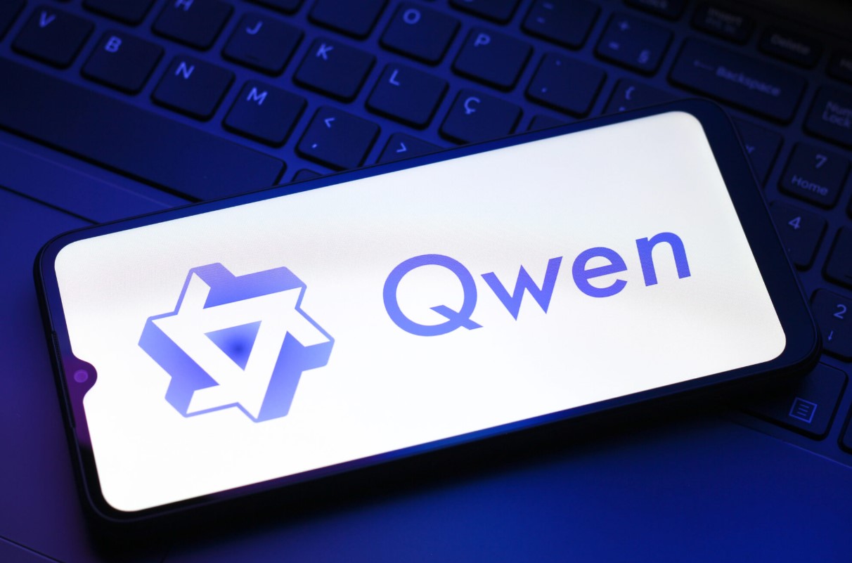 Qwen Code 0.2.1 получил встроенный веб-поиск и улучшенную работу с Zed