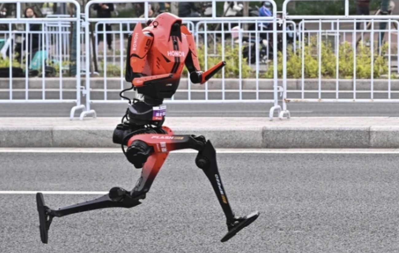 Робот Honor побил рекорд человека в полумарафоне: 50 минут на 21 км
