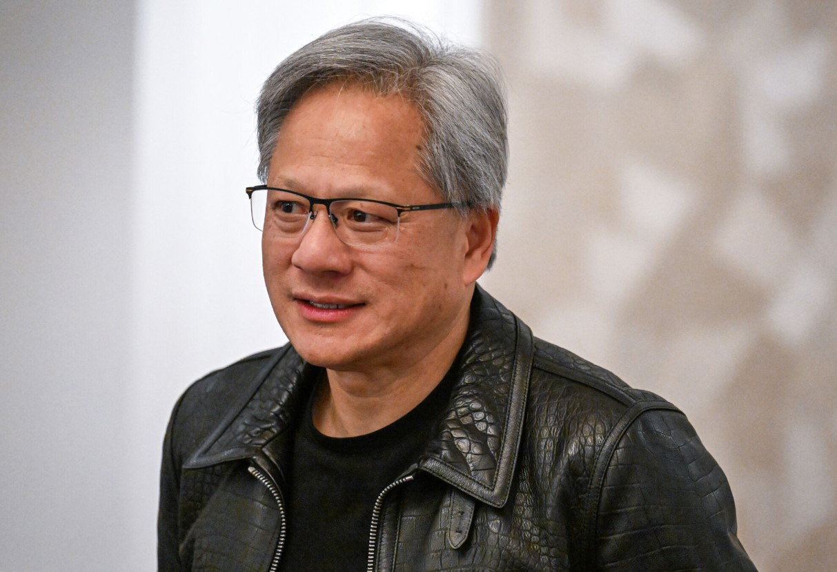 Глава Nvidia: рабочие специальности станут востребованнее айтишников в эпоху ИИ